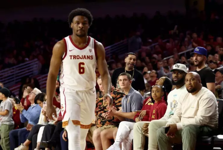 Bronny James debuta en el básquetbol universitario en la USC