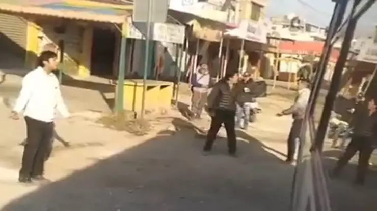 Captan BRUTAL pelea entre conductores de la ruta Flecha Azul en Puebla