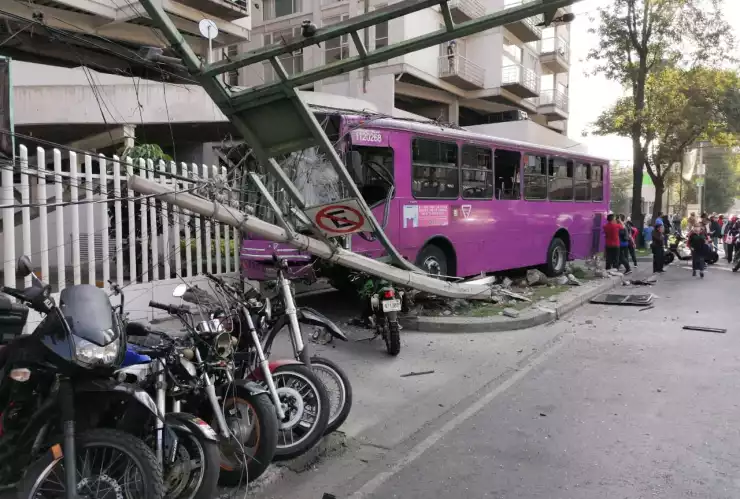 choque autobús pasajeros.jpeg