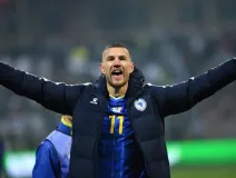 Edin Dzeko lidera a Bosnia y Herzegovina