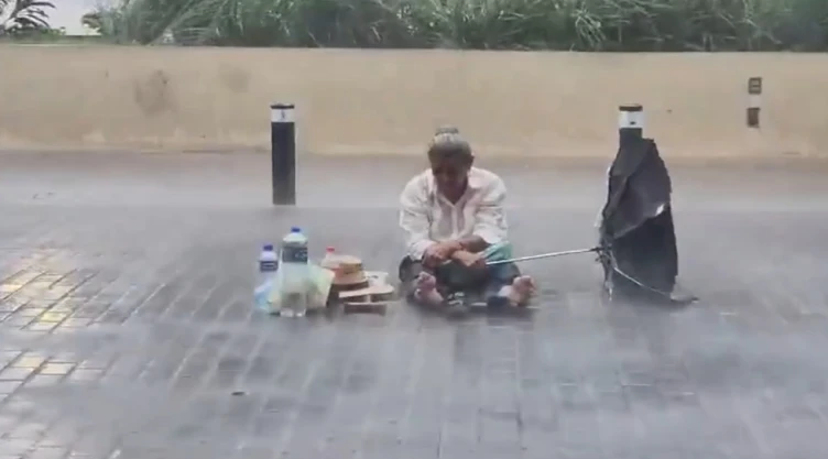 Josefina Ramos se mantuvo firme ante la fuerte lluvia con motivo de su lucha