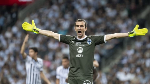 El ‘Trapito’ Marcelo Barovero sigue en activo y apenas este verano dejó México después de su paso con Necaxa y Monterrey. Fue a los 36 años cuando abandonó territorio nacional para ir al Burgos Club de la Segunda División B de España.