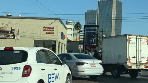 Choque en bulevar Agua Caliente en Tijuana genera tránsito pesado