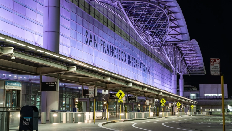 una vista del SFO por fuera del establecimiento.