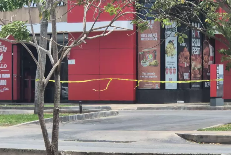 FOTOS: Así quedó un restaurante de comida rápida tras un fuerte incendio que lo devoró, en Mérida