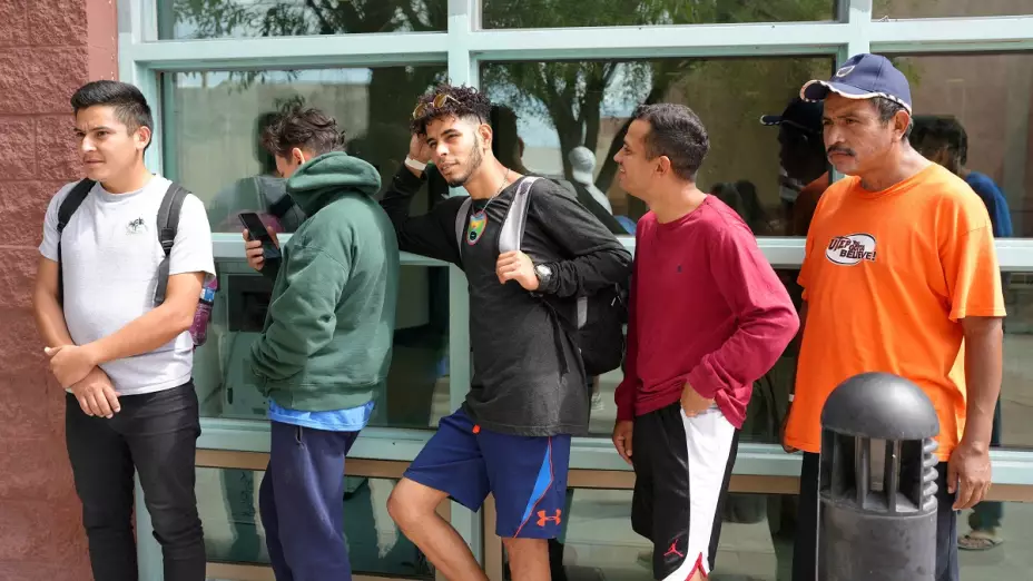 Estados Unidos habilita refugio para migrantes de México en la frontera