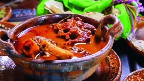 Inicia temporada y suben precios del Mole de Caderas este 2025 en Tehuacán y Puebla