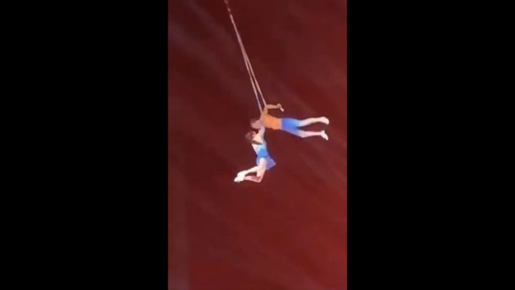 Trapecista cae de 9 metros en China