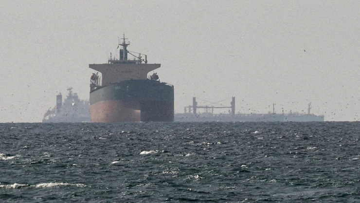 Barcos atravesando el estrecho de Ormuz durante el bloqueo