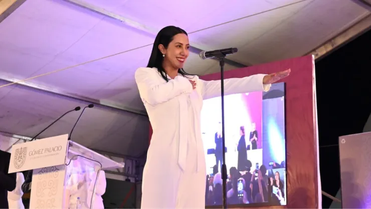 Betzabé Martínez toma protesta como alcaldesa de Gómez Palacio.