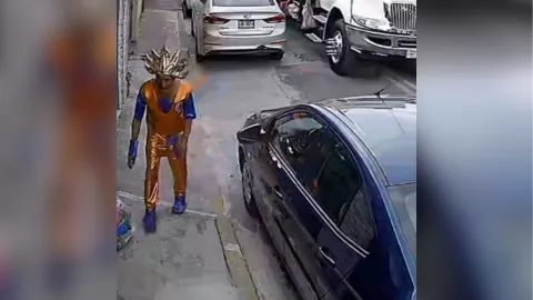 Video viral Goku se une a la limpieza en CDMX
