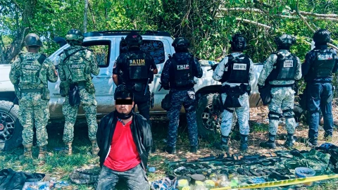 Capturan a dos sujetos con arsenal y droga en Frontera Comalapa, Chiapas