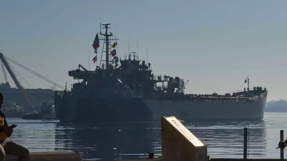 El buque de la Armada Mexicana Isla Holbox llega a la Habana, Cuba.