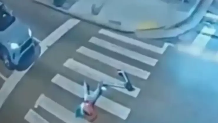 VIDEO FUERTE: una joven cae de un patín eléctrico y es atropellada por conductora en Memphis, Tennessee