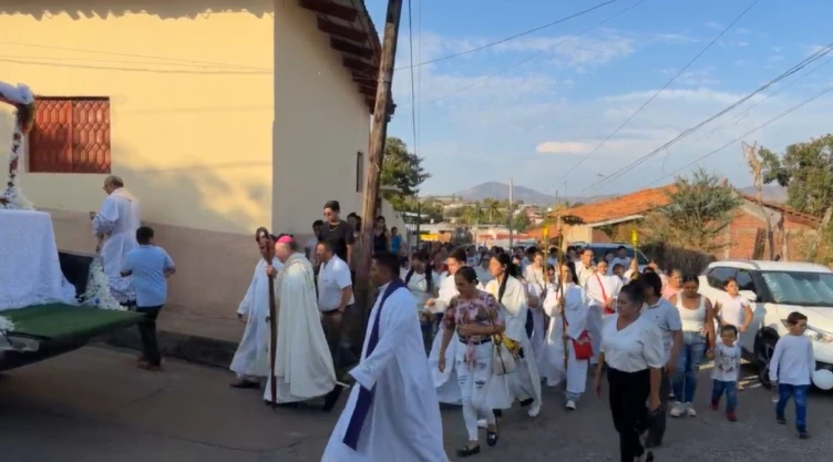 marcha-por-la-paz-en-aguililla-violencia-por-muerte-el-mencho