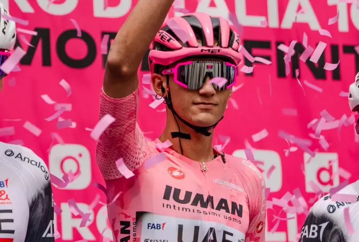 ¿Por qué Isaac del Toro viste de rosa en el Giro de Italia 2025?