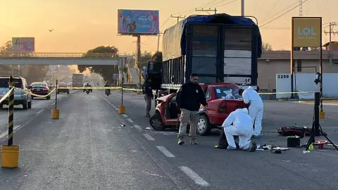 Choca auto en la León-Silao