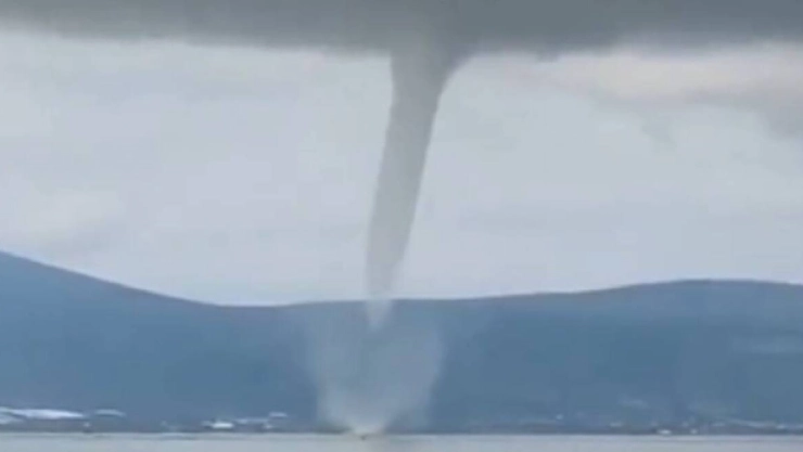 aptan impresionante tromba marina en Jalisco