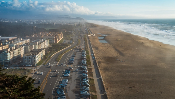 una vista de la icónica Great Highway en la ciudad de San Francisco.