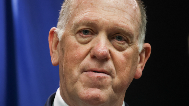 El zar fronterizo de la Casa Blanca, Tom Homan, asiste a una conferencia de prensa en Minneapolis, Minnesota, EE. UU., el 29 de enero de 2026.