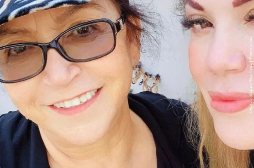 Doña Rosa Rivera con su _mejor amiga_. .jpg