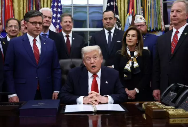 Donald Trump firma proyecto de ley para reabrir gobierno de EU