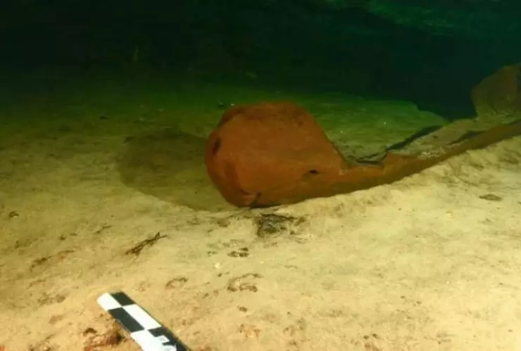 Arqueólogos descubren canoa maya de hace mil años en Yucatán