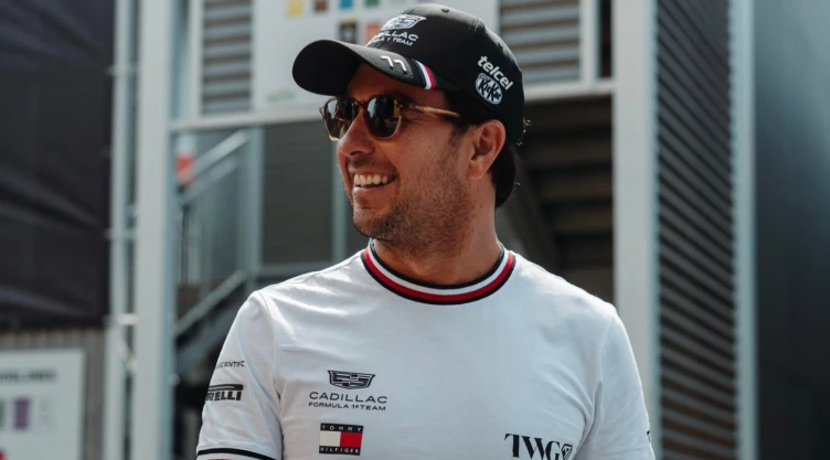 Checo Pérez, muy interesado por el Mundial de futbol