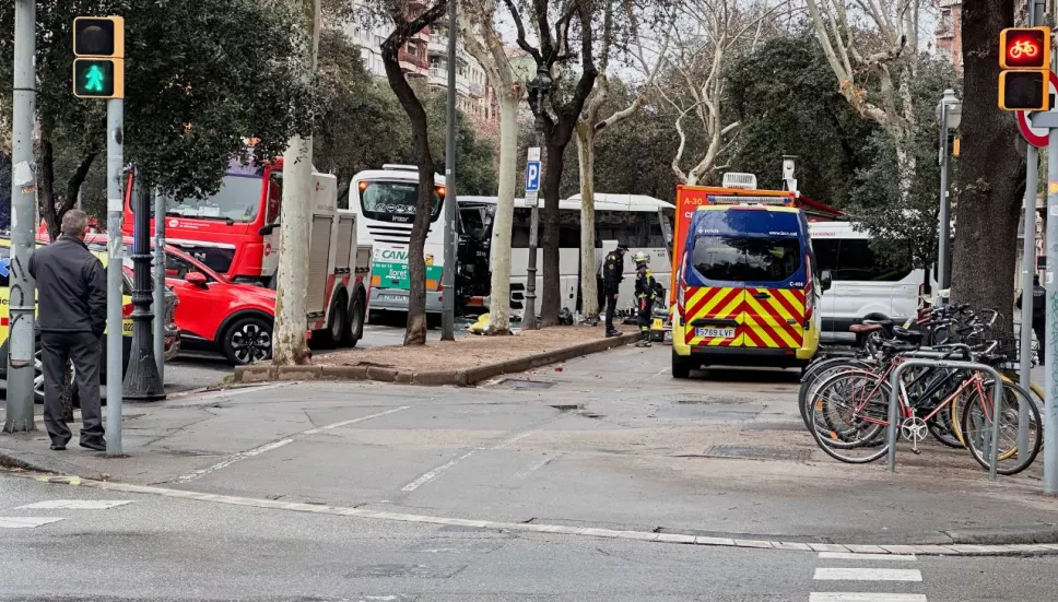 Accidente mortal en Barcelona: Choque entre autobuses deja 30 personas heridas