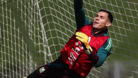 Luis Malagón en entreno con México