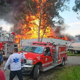¡Enorme bola de fuego! Explosión en planta de residuos industriales en Edomex sacude Jocotitlán.jpg