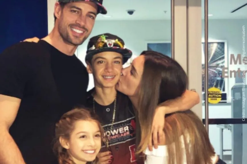 Elizabeth Gutiérrez en familia. .jpg