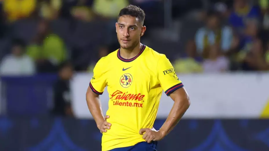 Sebastián Cáceres, América