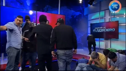 ecuador-canal-tv-sujetos-armados