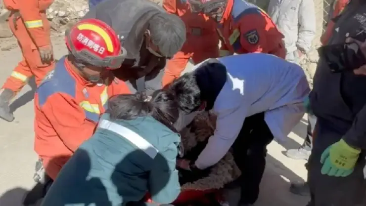 Fuerte TERREMOTO hoy en el Tíbet deja más de 100 muertos (VIDEOS)