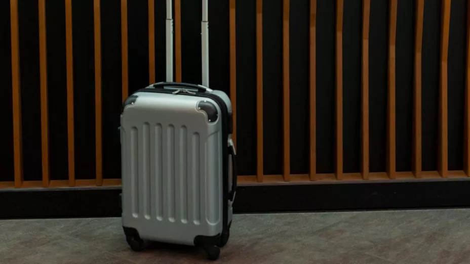 Encuentran encobijado un cadáver dentro de maleta en Las Brisas