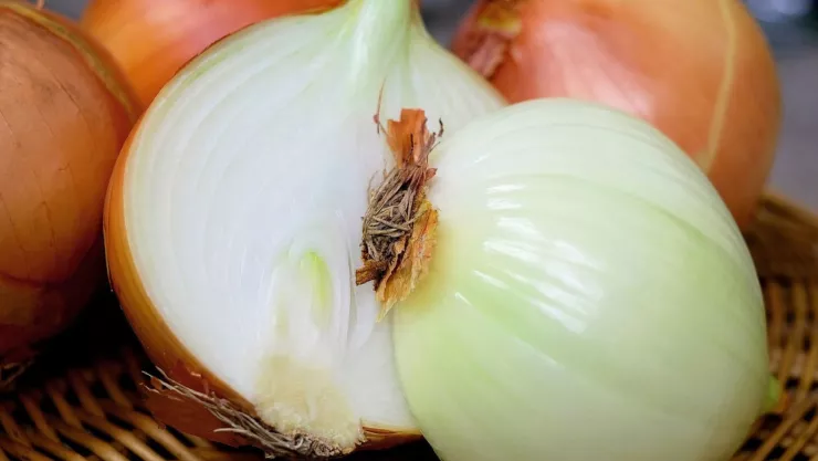 mascarilla-cebolla-para-cabello-crezca-beneficios-como-preparar.jpg