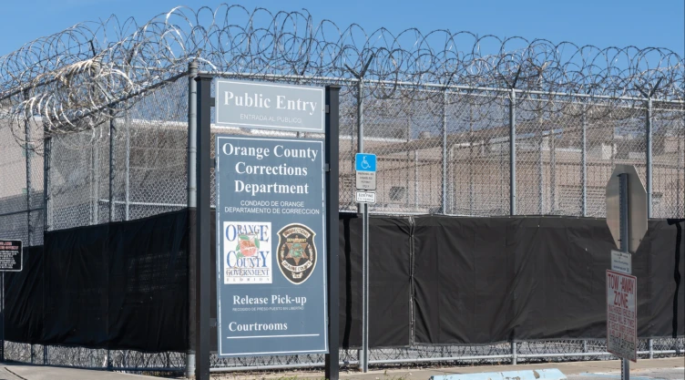 Señal del Departamento de Correcciones del Condado de Orange