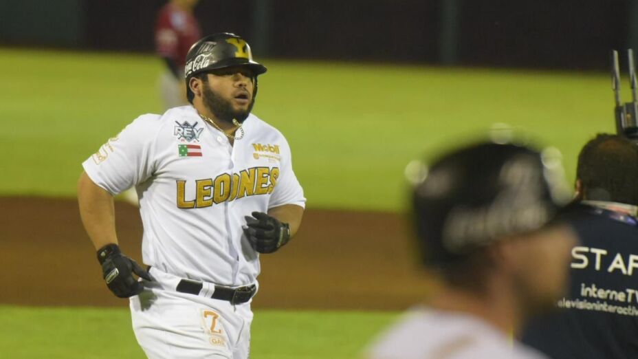 Leones vs Toros Juego 3 Serie del REY