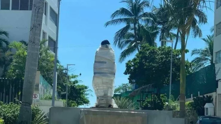 Vandalizan y quitan estatua de Eugenio Derbez en Acapulco