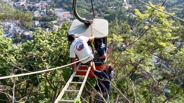 teleferico Taxco familia.jpg