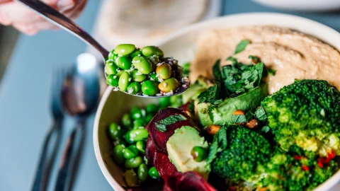 Si tienes alguna de estas características, no deberías comer verduras verdes