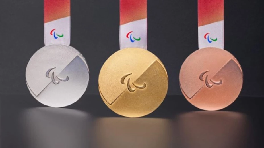 Presentan las medallas de los Juegos Paralímpicos y Olímpicos de Invierno.jpg