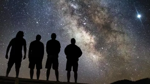 Noviembre traerá cometa, superluna y lluvias de meteoros visibles desde México, según la UNAM