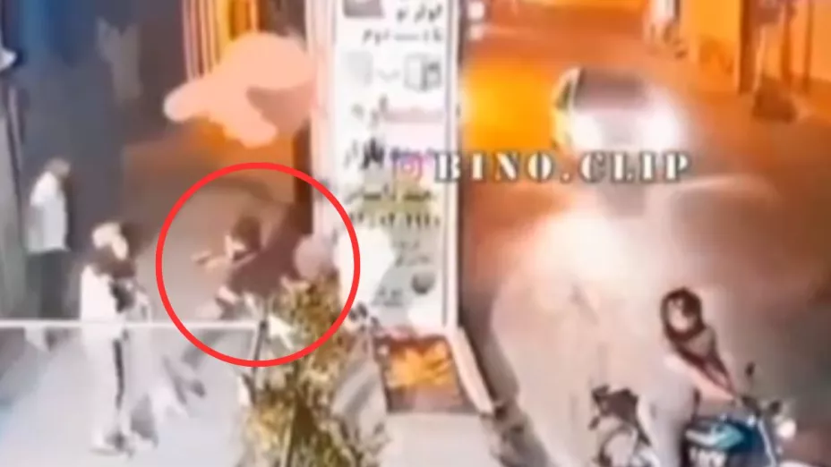 VIRAL Un joven ladrón conquista a mujer que asaltó