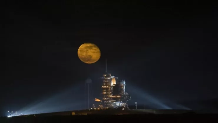 Cohete SpaceX luna 1.jpg