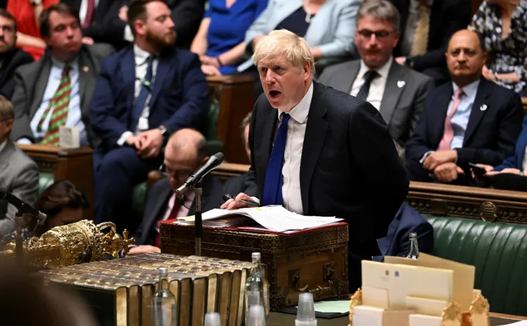 Boris Johnson enfrenta crisis política.