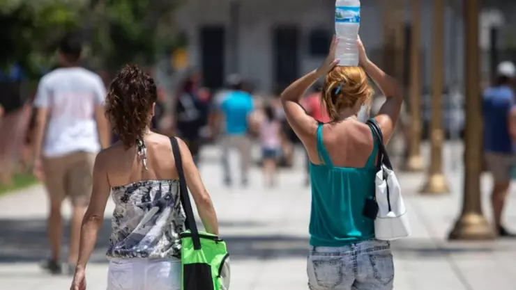 Ola de calor deja sin luz a 700 mil personas en Argentina