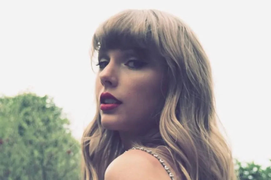Taylor sexy.jpg