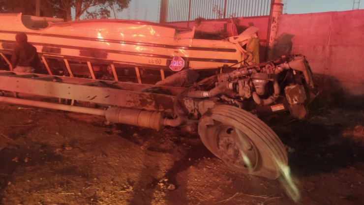 Tragedia-en-Zacatecas_-Volcadura-de-autobús-de-jornaleros-deja-5-muertos-y-16-heridos-en-carretera-f.webp